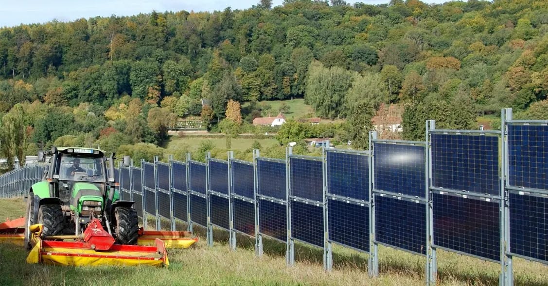 solar panel fence 2 advantages disadvantages